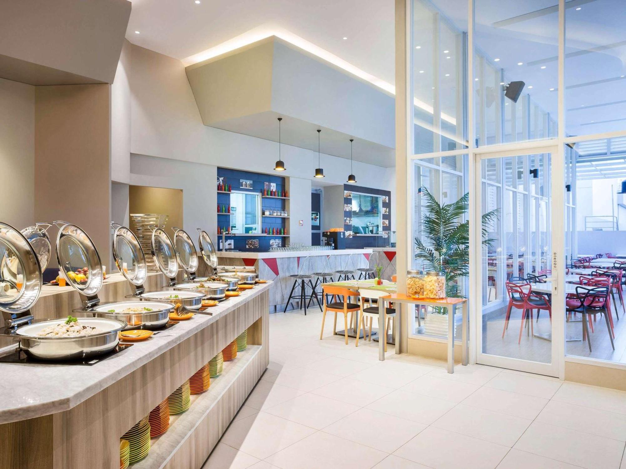 Ibis Styles Jakarta Mangga Dua Square Zewnętrze zdjęcie