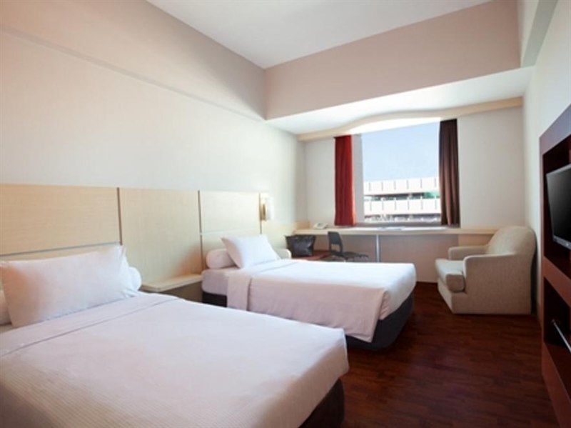 Ibis Styles Jakarta Mangga Dua Square Zewnętrze zdjęcie